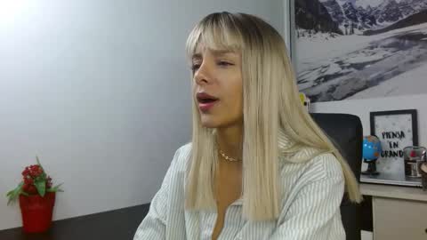 Snapshot of thegodmother_gh chatting on 11-04-25, 03:27 Peyton online show from 11-04-25, 03:27