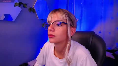 Snapshot of thegodmother_gh chatting on 11-12-25, 03:40 Peyton online show from 11-12-25, 03:40