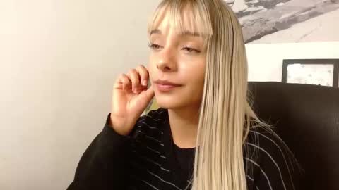 Snapshot of thegodmother_gh chatting on 11-21-25, 04:11 Peyton online show from 11-21-25, 04:11