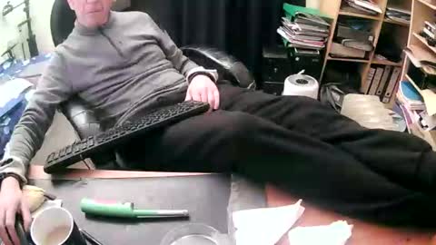 Snapshot of thegoodteacher54 chatting on 11-30-25, 04:22 paul online show from 11-30-25, 04:22