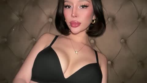 Elle  dont forget to folloW me and thumbs up online show from 03-29-26, 10:43