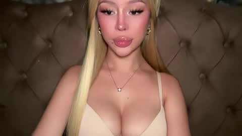 Elle  dont forget to folloW me and thumbs up online show from 04-15-26, 01:56