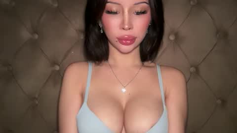 Snapshot of thegreat_legacy chatting on 05-24-26, 12:10 Elle dont forget to folloW me and thumbs up online show from 05-24-26, 12:10