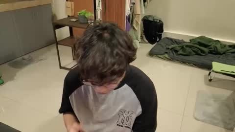 Green online show from 04-13-26, 09:37