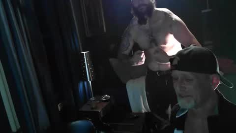 Snapshot of thehouseguy513 chatting on 11-20-25, 02:34 thehouseguy513 online show from 11-20-25, 02:34