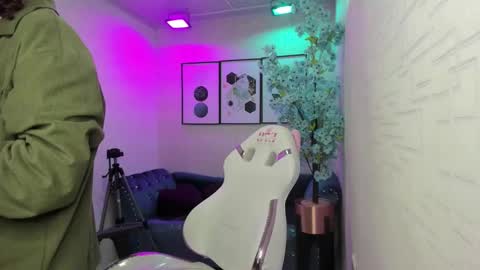 Theia  online show from 03-14-26, 12:21