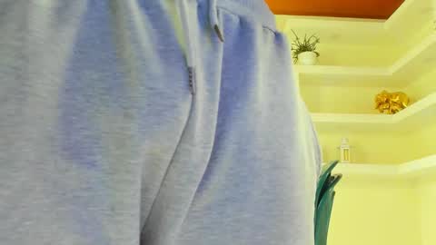 Snapshot of theinderhoot chatting on 01-08-25, 05:48 theinderhoot online show from 01-08-25, 05:48