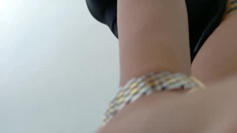 Snapshot of theislandgirl chatting on 09-27-25, 07:30 Lily Marie online show from 09-27-25, 07:30