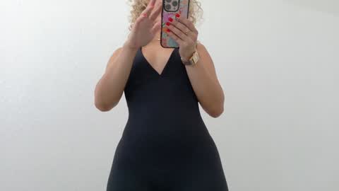 Snapshot of theislandgirl chatting on 12-05-25, 05:42 Lily Marie online show from 12-05-25, 05:42