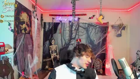 Snapshot of thejohnnystone chatting on 10-08-25, 12:08 Johnny Stone online show from 10-08-25, 12:08