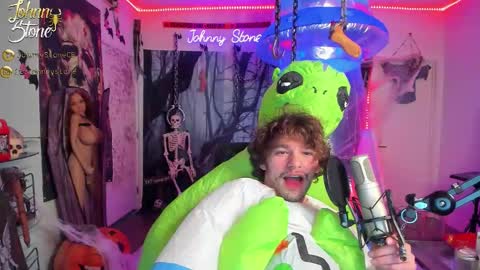 Snapshot of thejohnnystone chatting on 10-18-25, 12:57 Johnny Stone online show from 10-18-25, 12:57