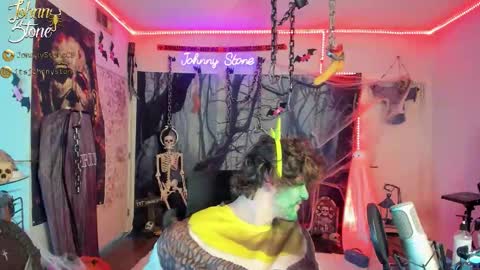Snapshot of thejohnnystone chatting on 10-22-25, 12:22 Johnny Stone online show from 10-22-25, 12:22
