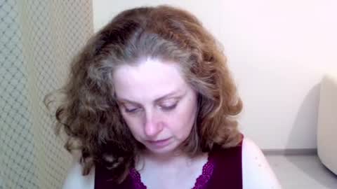 Snapshot of theladysblush chatting on 06-11-26, 07:23 Ella online show from 06-11-26, 07:23