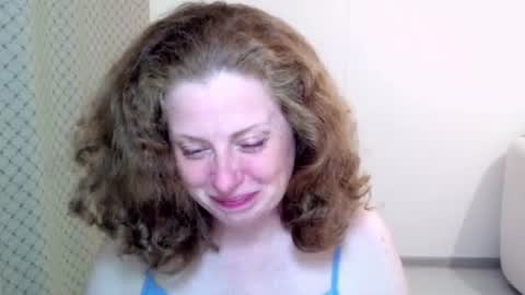 Snapshot of theladysblush chatting on 07-08-26, 08:57 Ella online show from 07-08-26, 08:57