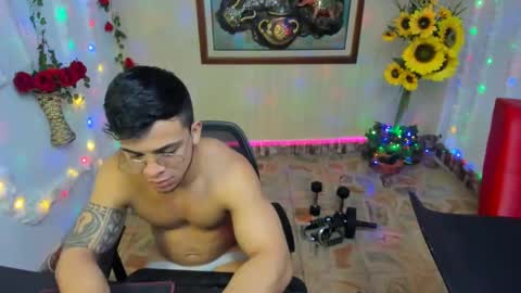 Snapshot of themuscularvenezuelanman chatting on 02-03-25, 06:34 themuscularvenezuelanman online show from 02-03-25, 06:34