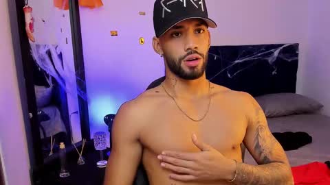 Snapshot of theo_sky1 chatting on 10-29-25, 02:52 Theo Sky online show from 10-29-25, 02:52