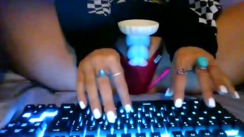 Snapshot of thepeachprincess chatting on 06-10-26, 03:00 the peach princess online show from 06-10-26, 03:00