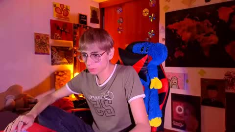 Matt independent model  online show from 04-15-26, 07:32