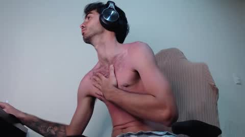 Snapshot of therazhanen chatting on 02-24-26, 05:05 Santiago Enrique online show from 02-24-26, 05:05