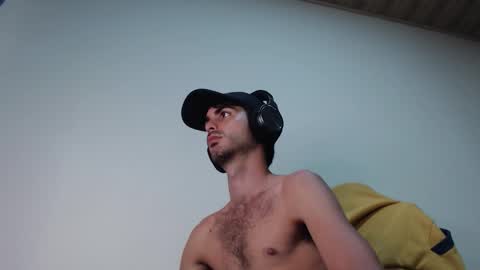 Snapshot of therazhanen chatting on 03-04-26, 04:29 Santiago Enrique online show from 03-04-26, 04:29