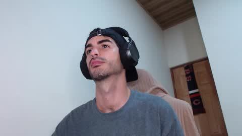 Snapshot of therazhanen chatting on 03-12-26, 06:52 Santiago Enrique online show from 03-12-26, 06:52