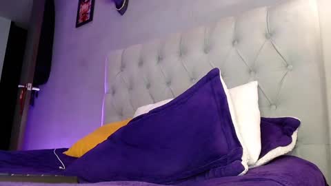 Snapshot of therealsoleil chatting on 12-25-24, 07:03 therealsoleil online show from 12-25-24, 07:03