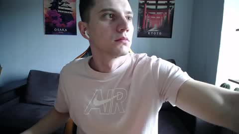 Snapshot of theroadtomars chatting on 04-17-26, 12:41 Nick online show from 04-17-26, 12:41