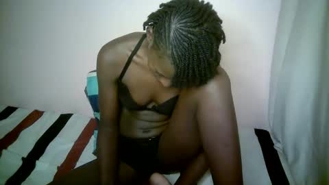 Snapshot of therry_heart chatting on 09-14-25, 09:19 hearty online show from 09-14-25, 09:19