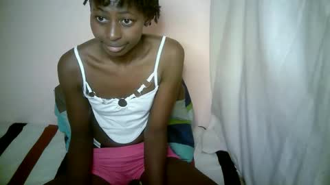 Snapshot of therry_heart chatting on 09-17-25, 08:16 hearty online show from 09-17-25, 08:16