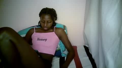 Snapshot of therry_heart chatting on 09-19-25, 04:47 hearty online show from 09-19-25, 04:47