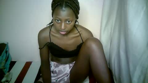 Snapshot of therry_heart chatting on 09-21-25, 04:25 hearty online show from 09-21-25, 04:25