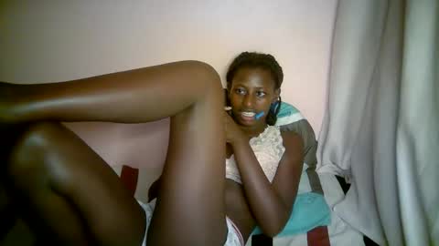 Snapshot of therry_heart chatting on 09-23-25, 07:28 hearty online show from 09-23-25, 07:28