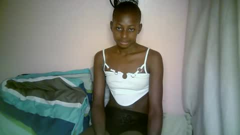 Snapshot of therry_heart chatting on 09-28-25, 07:03 hearty online show from 09-28-25, 07:03