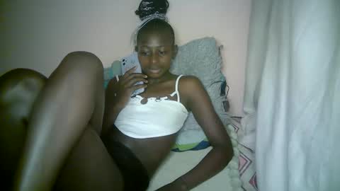 Snapshot of therry_heart chatting on 09-28-25, 07:08 hearty online show from 09-28-25, 07:08