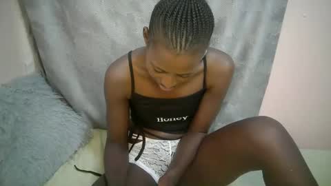 Snapshot of therry_heart chatting on 10-07-25, 07:11 hearty online show from 10-07-25, 07:11