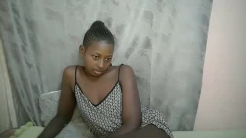 Snapshot of therry_heart chatting on 10-11-25, 02:04 hearty online show from 10-11-25, 02:04