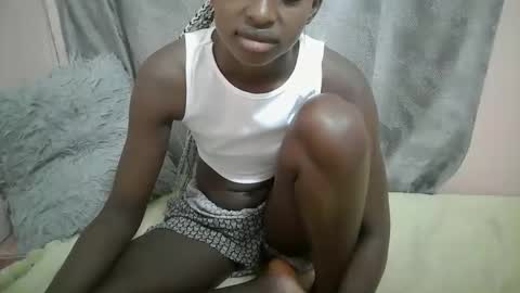 Snapshot of therry_heart chatting on 10-12-25, 09:08 hearty online show from 10-12-25, 09:08