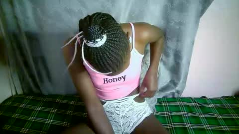 Snapshot of therry_heart chatting on 10-16-25, 02:07 hearty online show from 10-16-25, 02:07