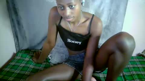 Snapshot of therry_heart chatting on 10-20-25, 08:59 hearty online show from 10-20-25, 08:59