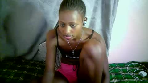 Snapshot of therry_heart chatting on 10-25-25, 09:20 hearty online show from 10-25-25, 09:20