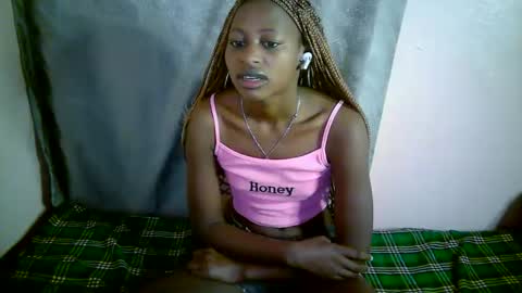 Snapshot of therry_heart chatting on 11-11-25, 07:30 hearty online show from 11-11-25, 07:30