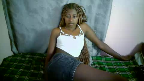 Snapshot of therry_heart chatting on 11-14-25, 09:19 hearty online show from 11-14-25, 09:19