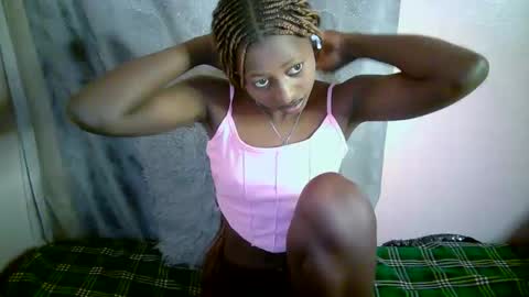 Snapshot of therry_heart chatting on 11-15-25, 07:16 hearty online show from 11-15-25, 07:16
