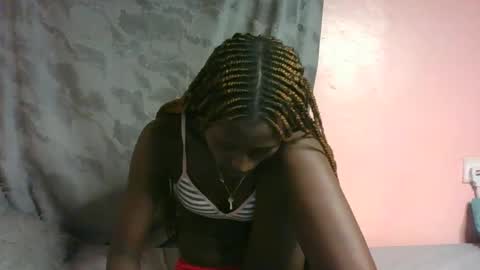 Snapshot of therry_heart chatting on 11-30-25, 08:24 hearty online show from 11-30-25, 08:24