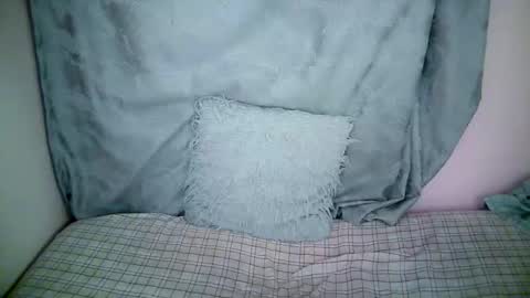 Snapshot of therry_heart chatting on 12-18-25, 08:15 hearty online show from 12-18-25, 08:15