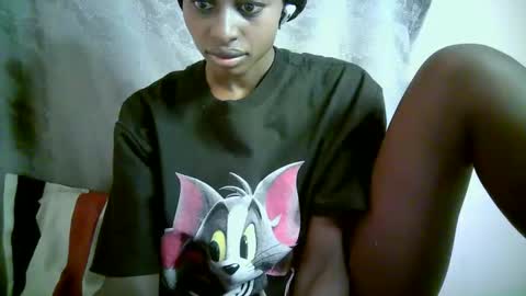 Snapshot of therry_heart chatting on 02-15-26, 04:42 hearty online show from 02-15-26, 04:42