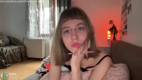 LISA                                            online show from 11-07-25, 08:25