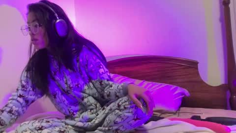 Snapshot of thesilkybaby chatting on 11-27-25, 02:02 silky baby online show from 11-27-25, 02:02