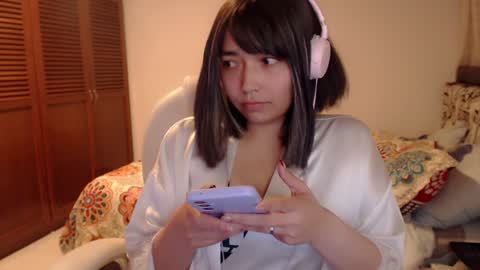 Snapshot of thetalkingbutt chatting on 12-20-24, 01:58 Mai online show from 12-20-24, 01:58