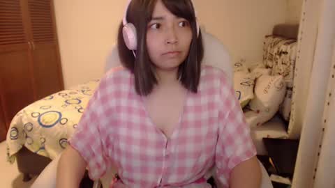 Snapshot of thetalkingbutt chatting on 03-08-25, 01:06 Mai online show from 03-08-25, 01:06